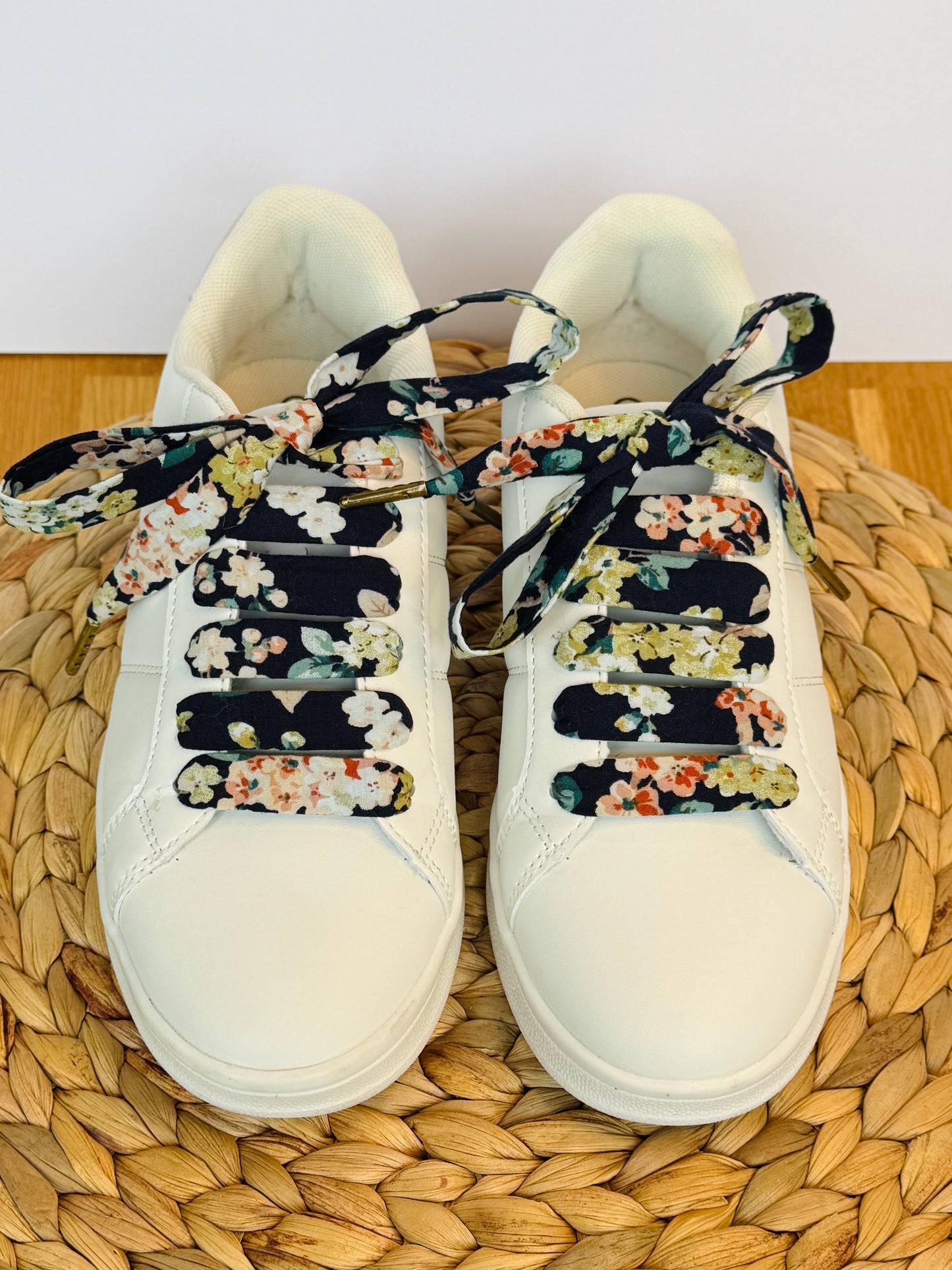 Schoenveters Donkerblauw met bloemen