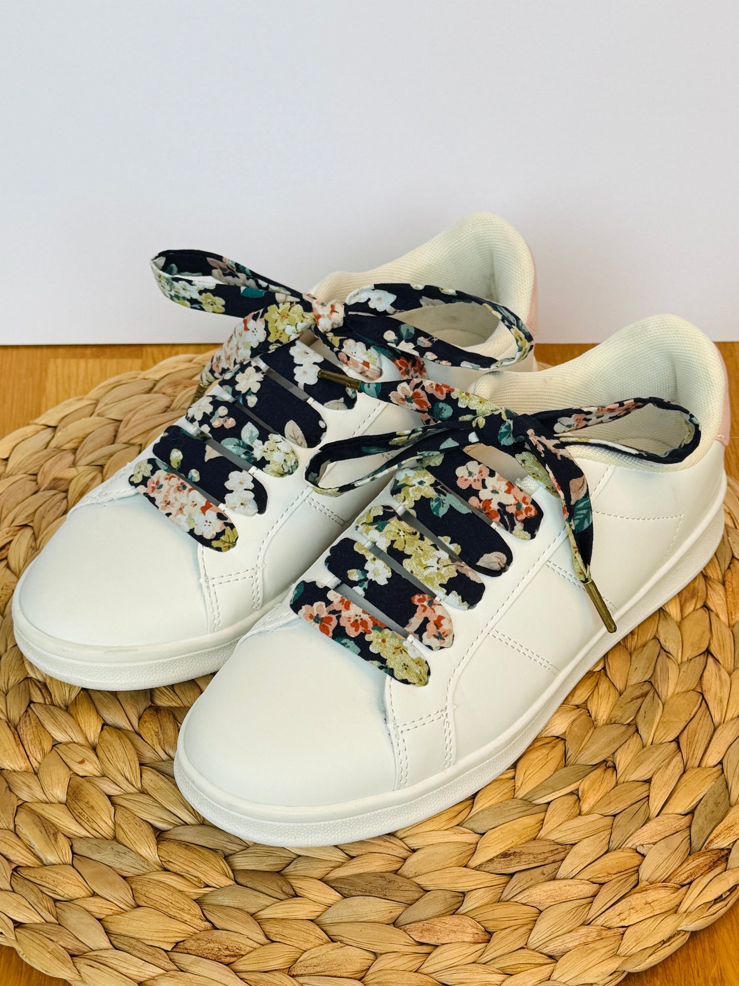 Schoenveters Donkerblauw met bloemen